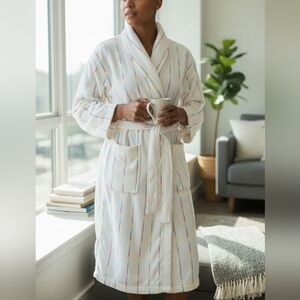 NWT Herbcraft White Multicolor Robe. Large.